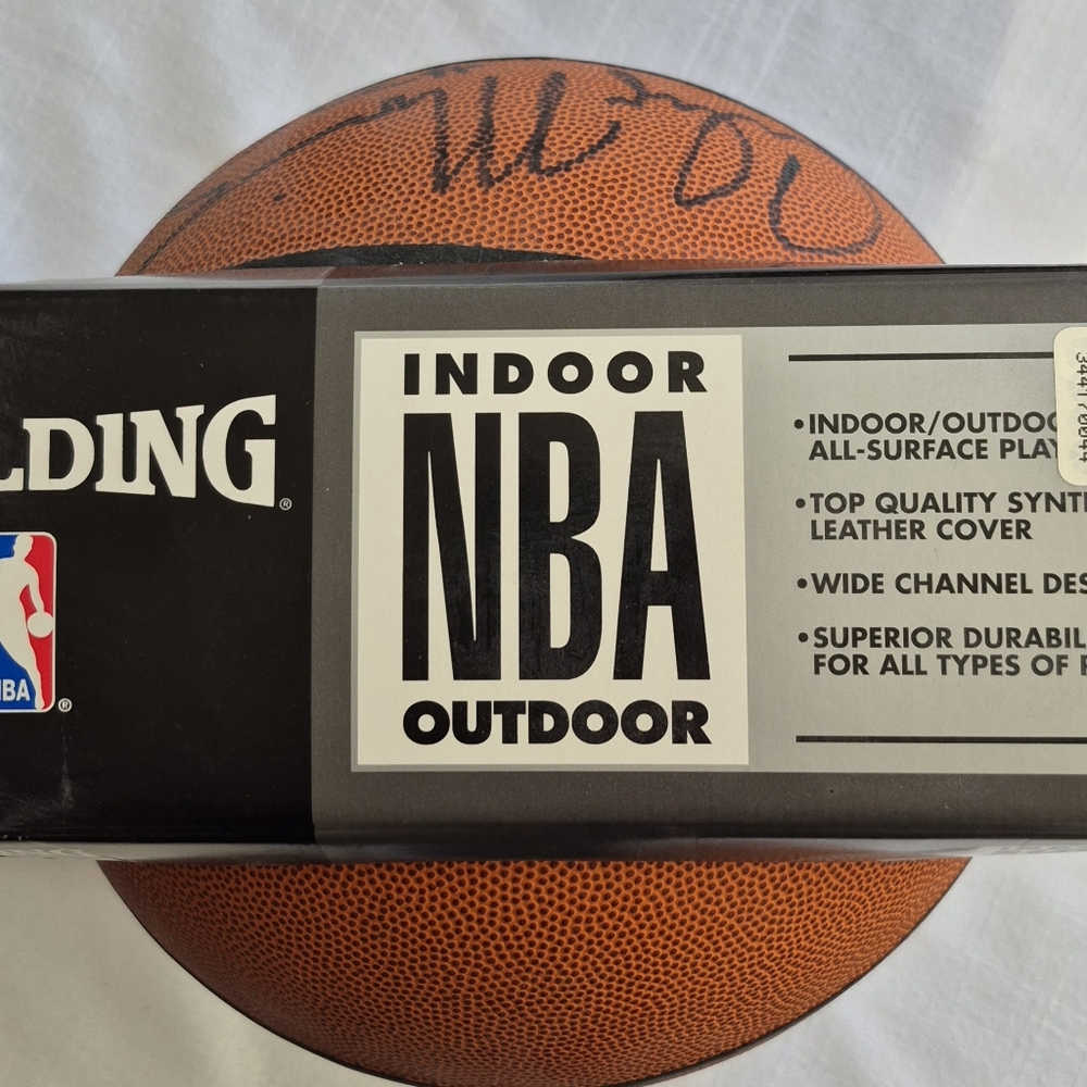 Alonzo Mourning #33 Autographed NBA Spalding Basketball - Picture 5 of 8